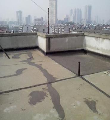 定兴县漏水维修 楼顶漏水是什么原因，楼顶漏水维修方法是什么?